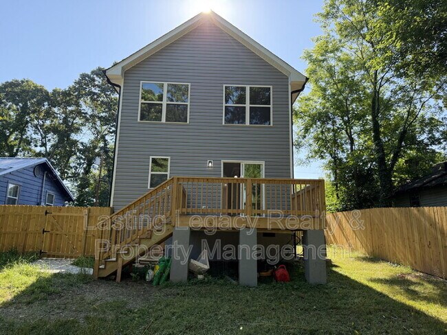Building Photo - 2036 Harrison Ave