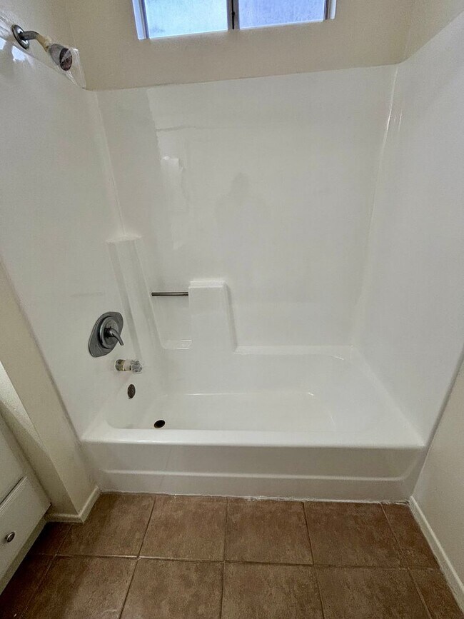 Building Photo - Bright and airy updated second floor Studio, 1 bathroom apartment