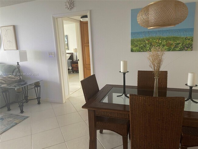 Building Photo - 5047 N Hwy A1A