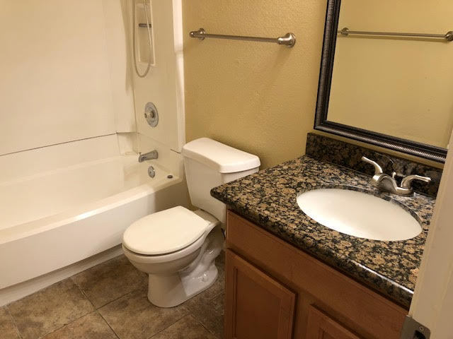 Building Photo - Very Nice 1 Bedroom 1 Bathroom Condo!