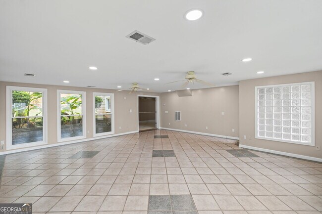 Building Photo - 2680 Nicholas Ct NE