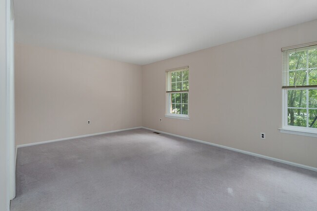 Building Photo - 11 Abelia Ct