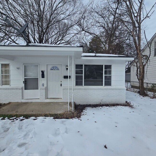 Building Photo - 701 McLain St