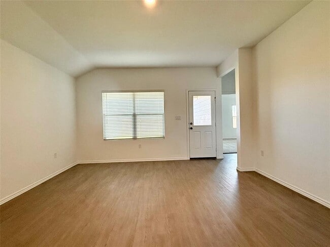 Building Photo - 113 Imola St