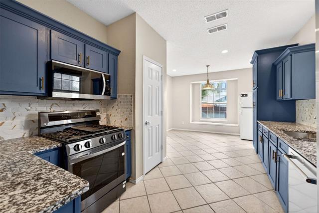 Building Photo - 2124 Newport Dr