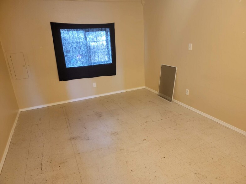 Building Photo - 290 Elma Ave NE