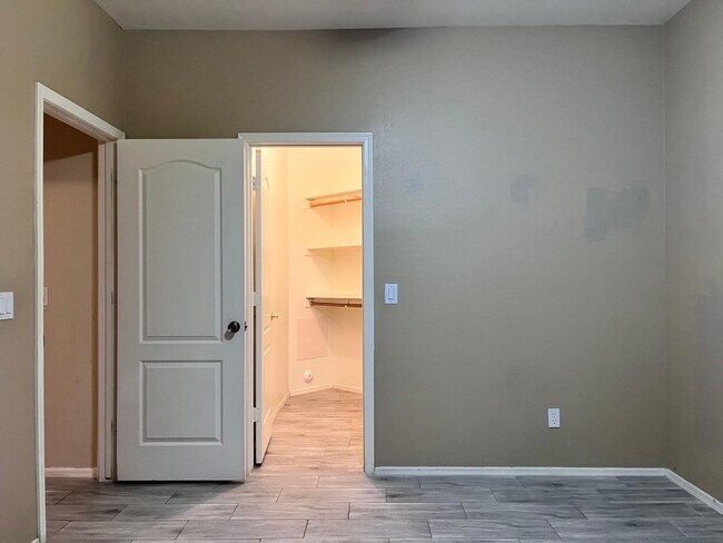 Building Photo - 3107 E Kingbird Pl