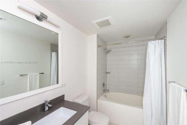 Building Photo - 999 SW 1st Ave