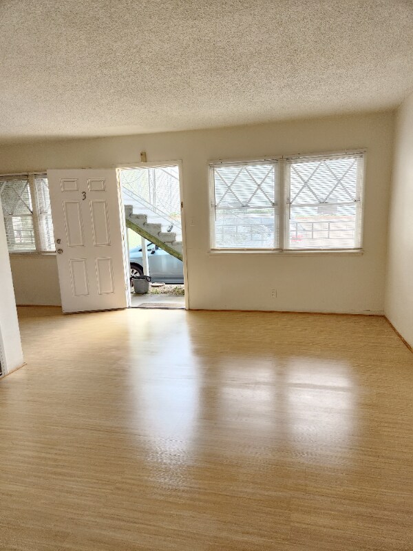 Building Photo - 1093 S Orange Dr