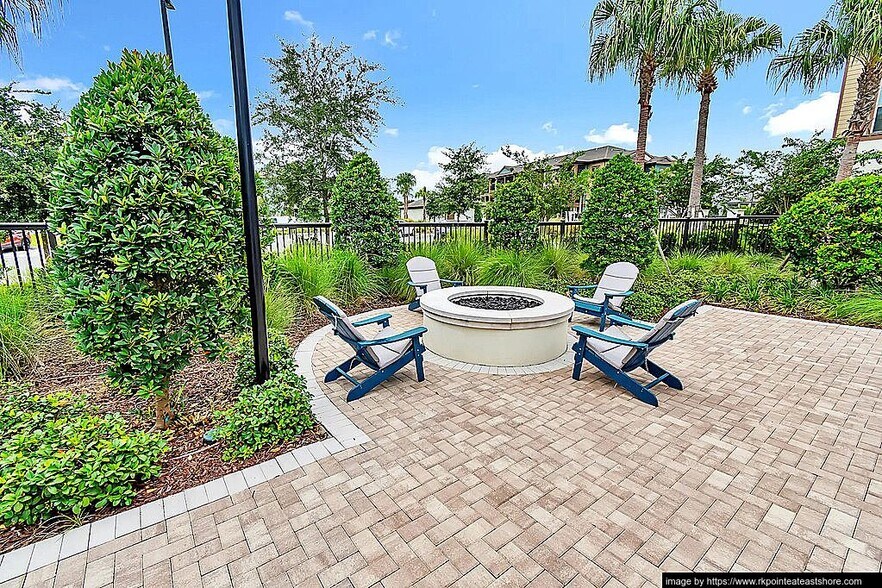 Building Photo - 2423 Areca Palm Dr