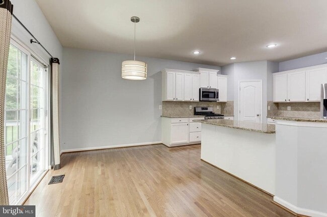 Building Photo - 6935 Heritage Crossing