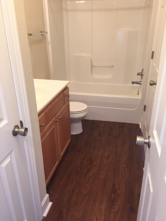 Building Photo - 4 x 3.5 single family home great for commuters!