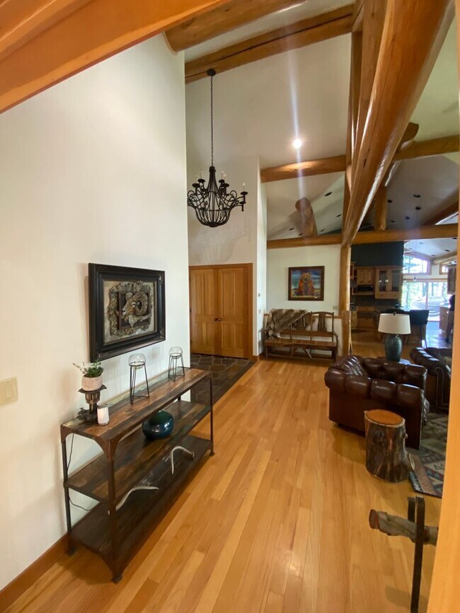 Building Photo - Hidden Whitefish Lake 3 bedroom Furnished ...