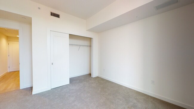 Building Photo - 920 N Osceola Ave