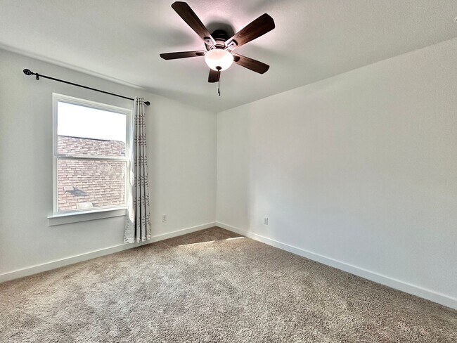 Building Photo - Inviting 4-Bed, 2.5-Bath Home with High Ceilings and Covered Deck