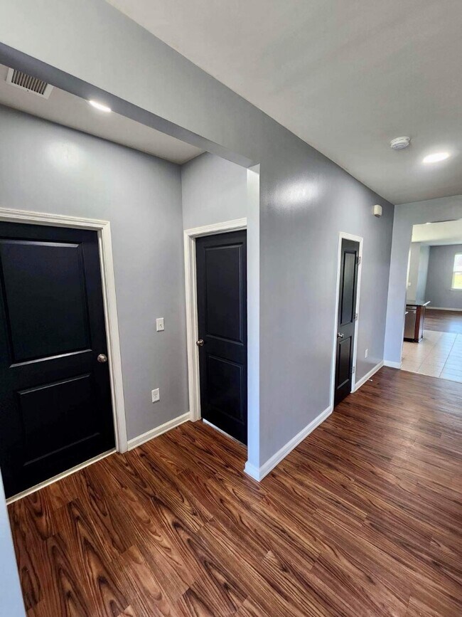 Building Photo - 884 Hayes Point Cir