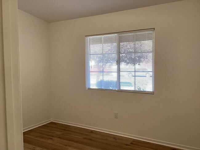 Building Photo - 1450 La Jolla Way