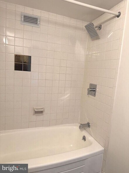 Building Photo - 1300 Army Navy Dr