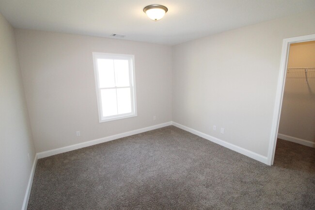 Building Photo - 6083 Forest Dr