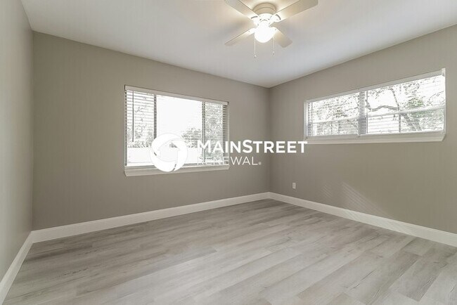 Building Photo - 3 Bedroom Pet-Friendly Home in DEBARY, FL ...