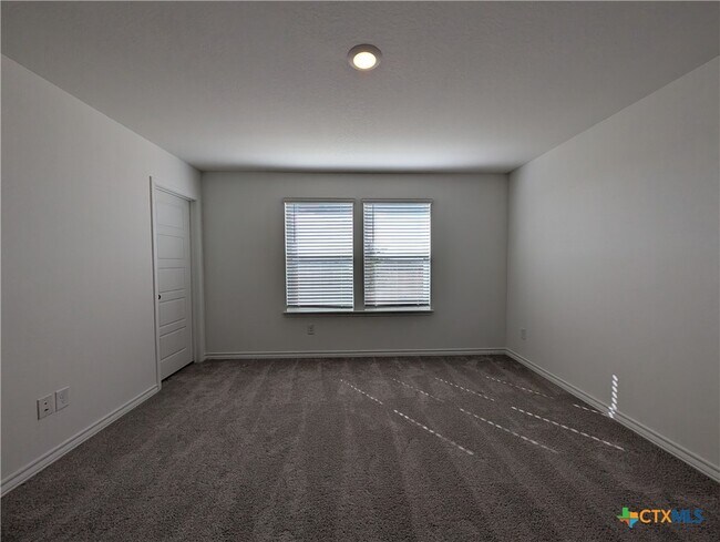 Building Photo - 862 Bluegrass Pt