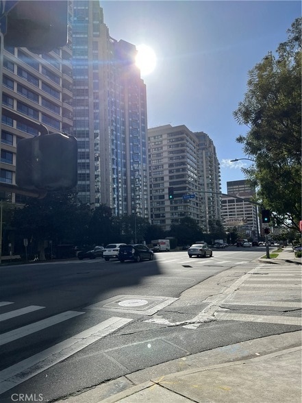 Building Photo - 10747 Wilshire Blvd