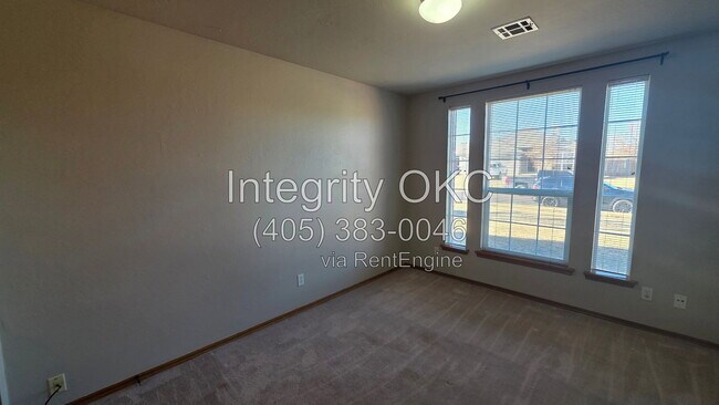 Building Photo - 6820 NW 135th Cir