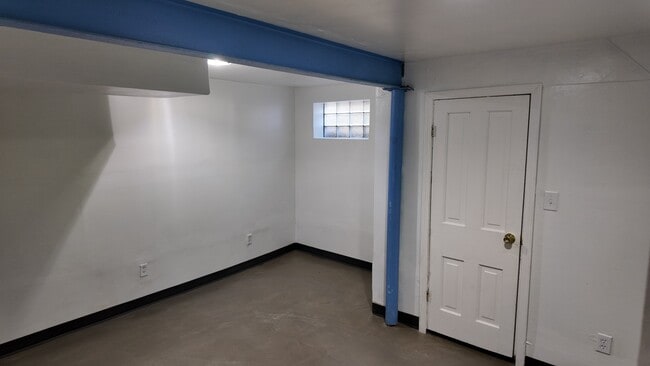 Building Photo - 2660 Sandhurst Dr