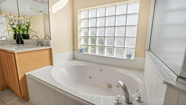 Building Photo - 820 Westbrook Terrace