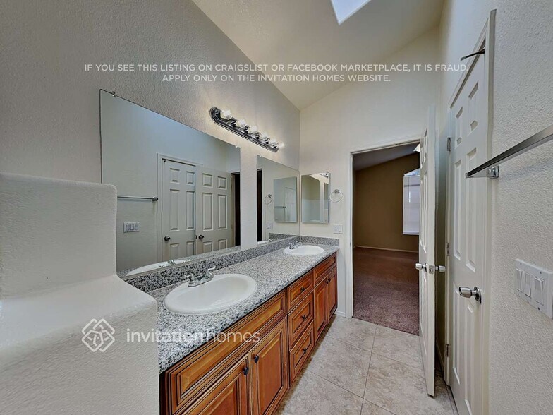 Building Photo - 4922 W Behrend Dr