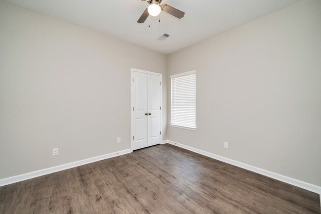 Building Photo - Welcome Home! Stylish 3BR/2BA with All the...