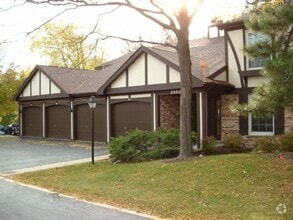 Building Photo - Willowbend 2BR 2BA, 1CGar