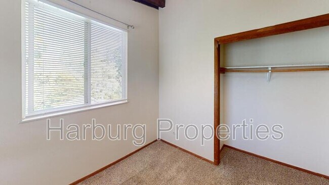 Building Photo - 454 Arapahoe Ave