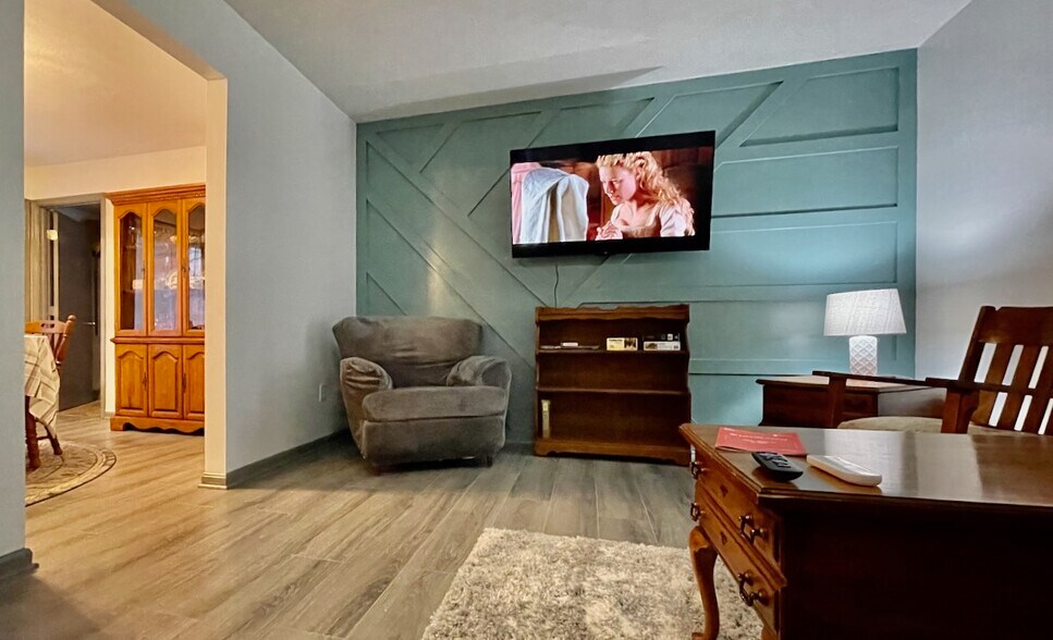 Building Photo - 145 Ridgeway Dr W