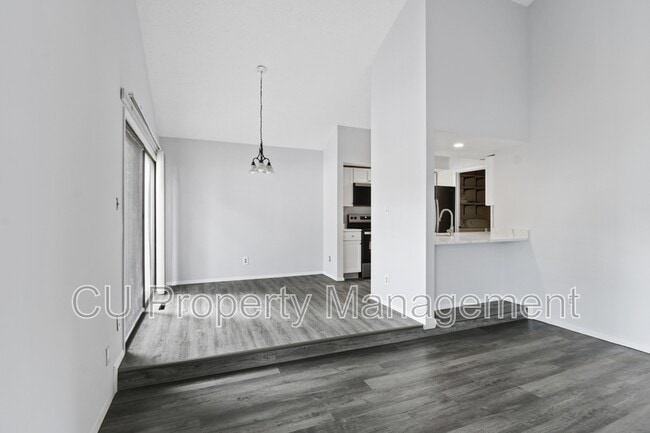 Building Photo - 2302A Melrose Dr