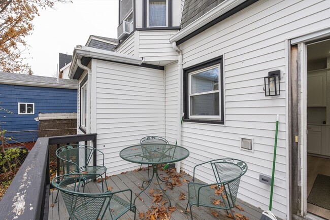 Building Photo - 36 Sargent Ave