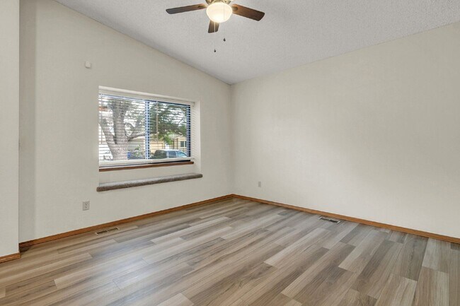 Building Photo - 6376 Chantilly Pl