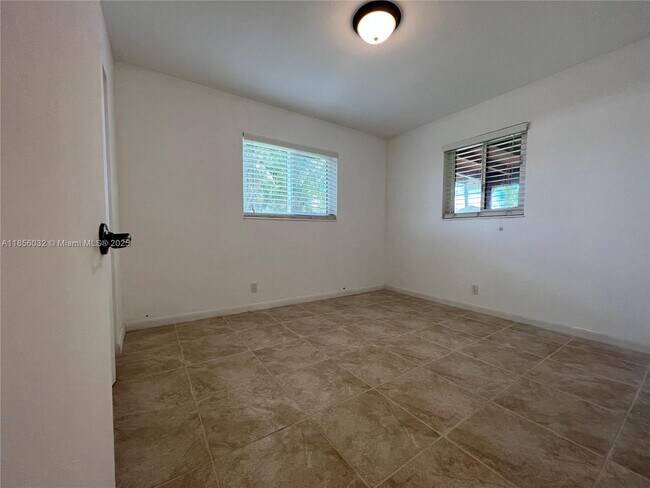 Building Photo - 3350 SW 16th Ct