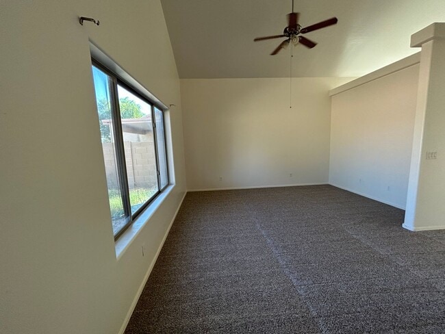 Building Photo - 2640 E Silversmith Trail