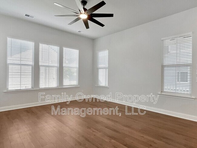 Building Photo - 420 W Respite Ln