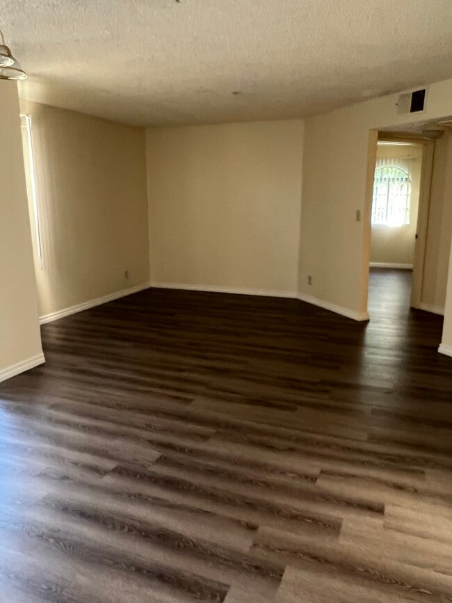 Building Photo - 430 N Chester Ave