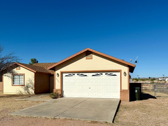 Building Photo - Cute 3 bedroom, 2 bathroom home