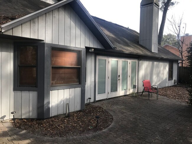 Building Photo - Beautifully Renovated Home in The Reserve!