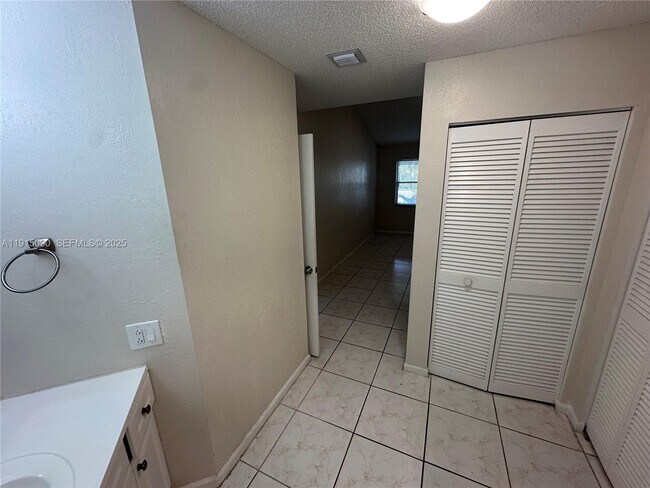 Building Photo - 9336 Ketay Cir