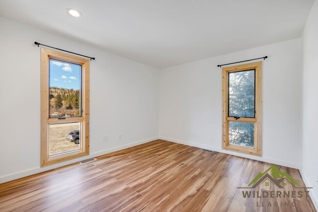 Building Photo - Fully Updated 3 Bedroom/ 3 Bath Peaceful Condo