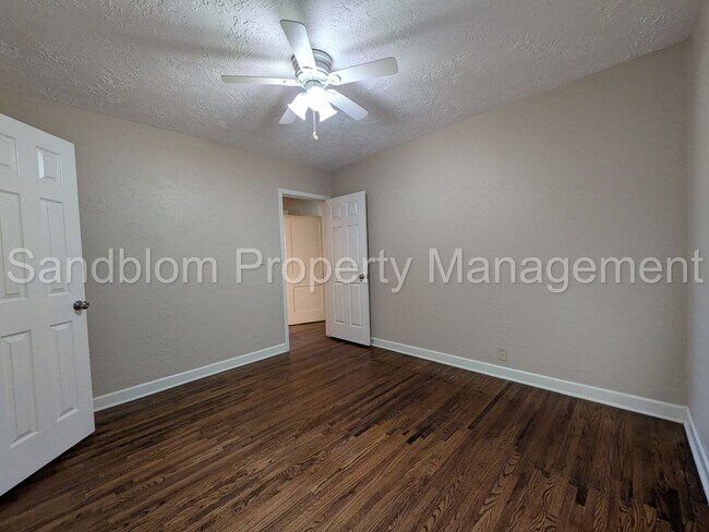 Building Photo - For Lease | Kendall-Whittier | 3 bed, 2 ba...