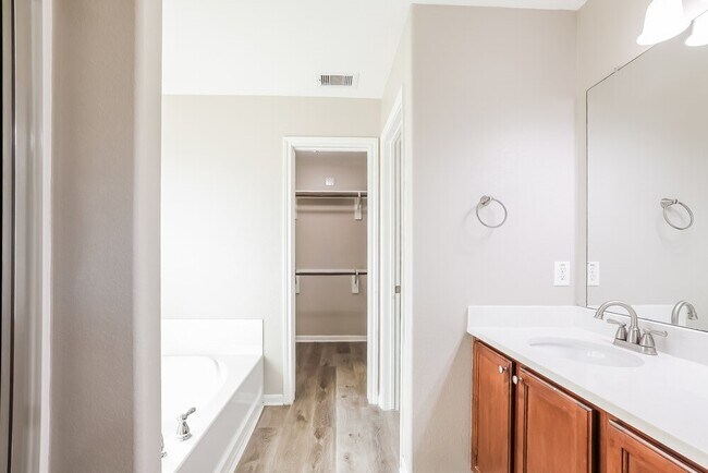 Building Photo - 19207 Silver Dapple