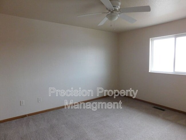 Building Photo - 2444 Merlot