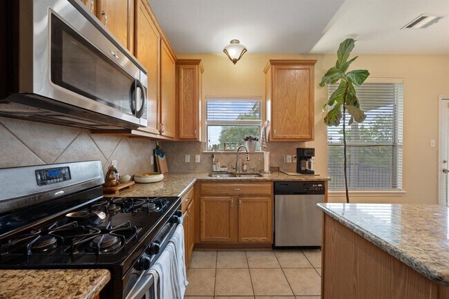 Building Photo - 14813 Mistletoe Heights Dr