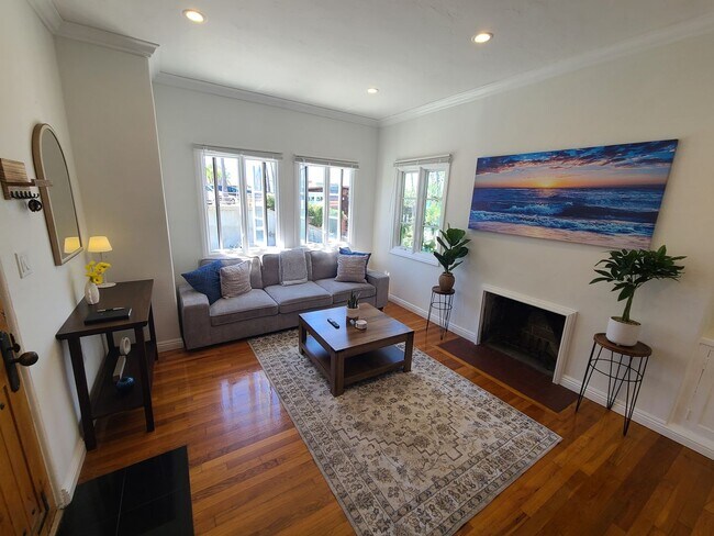 Building Photo - Charming 2 Bed 1 bath "fully furnished monthly rental" in La Jolla Village.